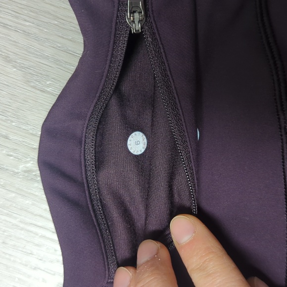 Lululemon, On Your Mark Crop, Size 6, Black Cherry - Picture 7 of 11
